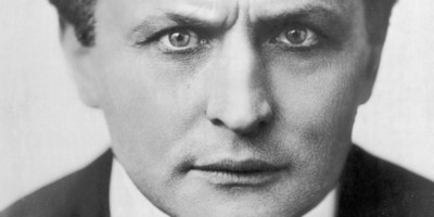 Harry houdini le magicien escapologiste