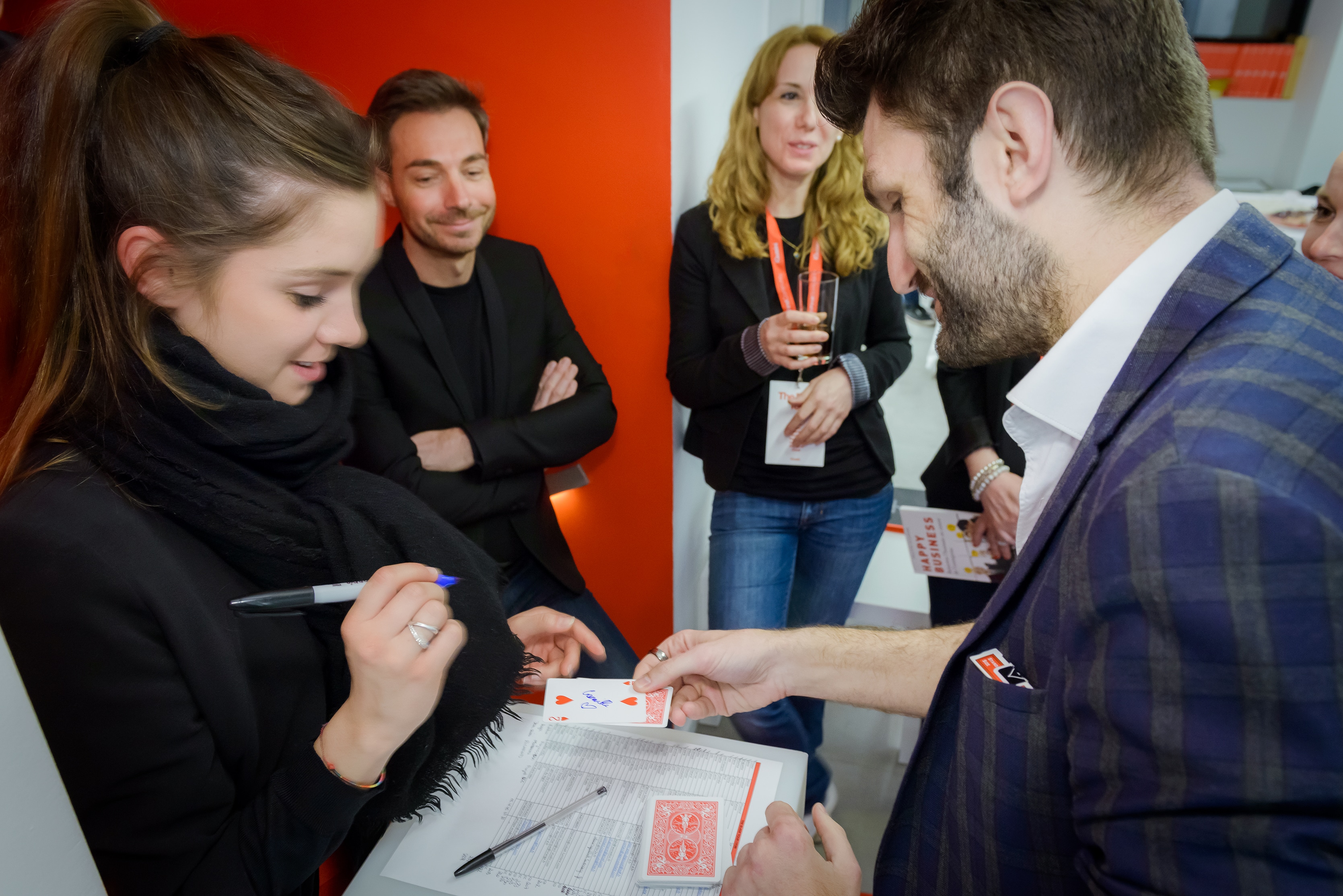 Magie promotionnelle lancement de produit sur un stand a paris