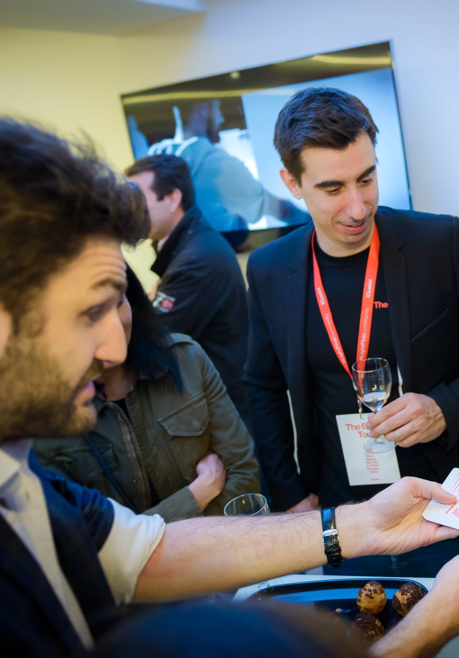 cropped-Magicien-sur-un-stand-pour-un-salon-Geneve.jpg