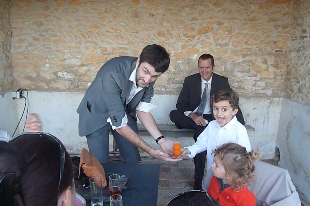 cropped-Magicien-pour-votre-anniversaire-Lyon-Paris-Geneve-1.jpg