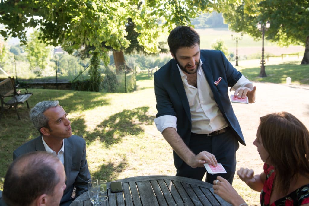 Animation Mariage à Paris Magicien Mentaliste vin d'honneur