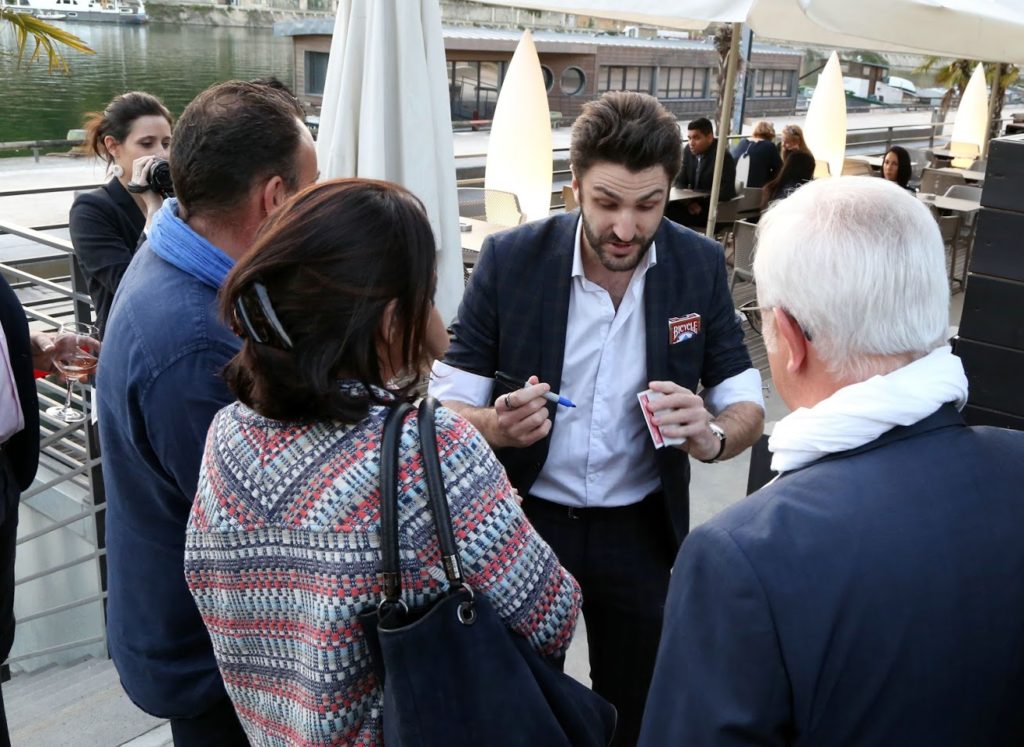 Magicien lyon close-up pour entreprise