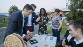 Inauguration magicien a lyon pour entreprise