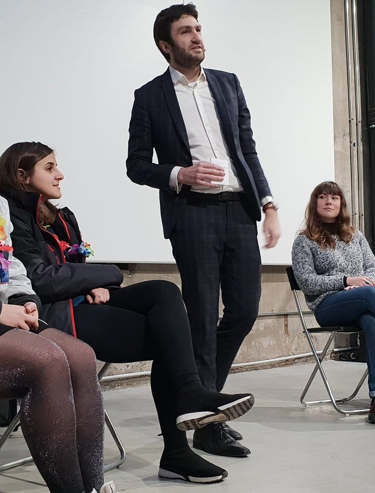 cropped-Magicien-à-Lyon-pour-vos-événements-d’entreprise-et-Auvergne-Rhône-Alpes-pour-plus-de-magie.jpg